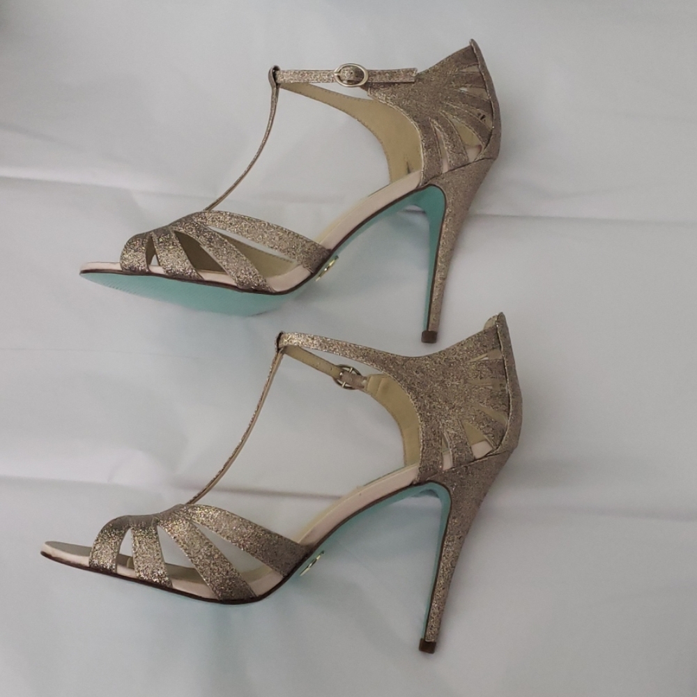 BNIB Betsey Johnson SB-TEE T Strap Heels - Picture 4 of 8